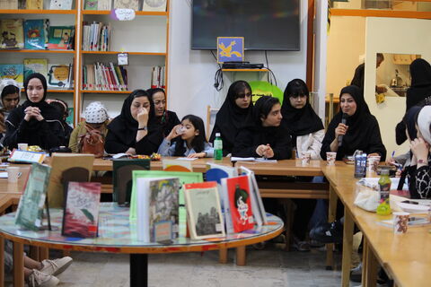 نشست نقد و بررسی رمان« شمشیر نقره ای» به مناسبت روز ملی ادبیات کودک و نوجوان