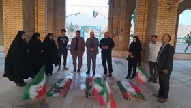 غبار روبی و عطر افشانی مزار آیما زینلی عضو کانون در تفرش