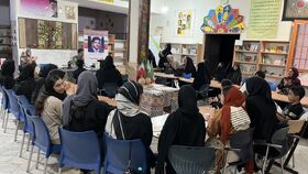 نشست صمیمی نویسنده کتاب «سابون» با نوجوانان در زرند