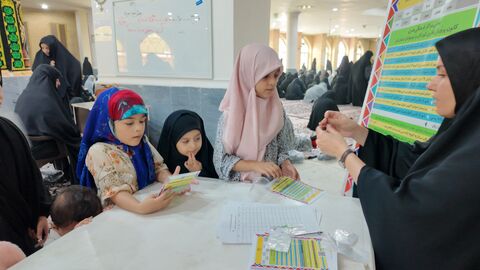 میز خدمت کانون در نماز جمعه