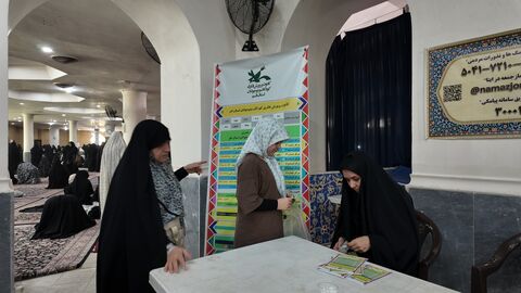 میز خدمت کانون در نماز جمعه