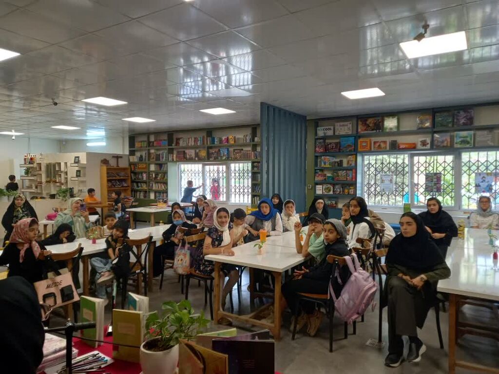 نشست ادبی «همهی بچههای خوب» در مشهد برگزار شد