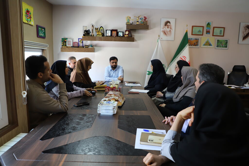 دورهمی ادبی کارکنان کانون استان قزوین