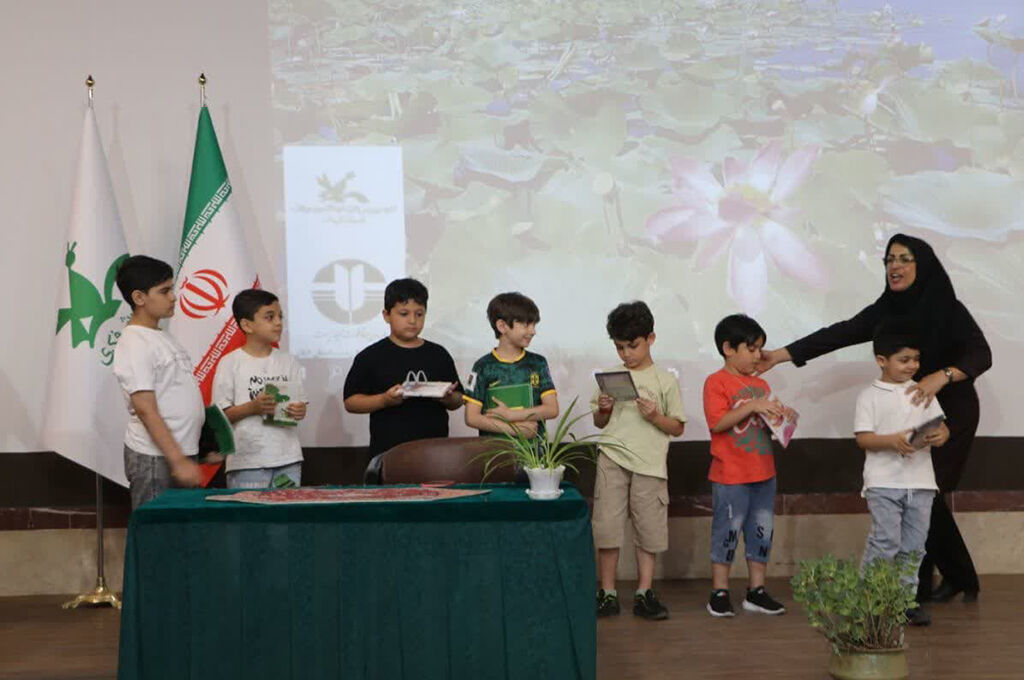 آیندهای سبز با دستان کودکان؛ ویژهبرنامه روز جهانی بدون پلاستیک در رشت