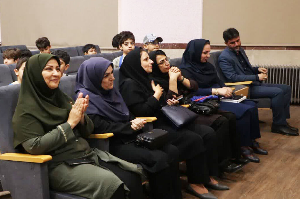 آیندهای سبز با دستان کودکان؛ ویژهبرنامه روز جهانی بدون پلاستیک در رشت