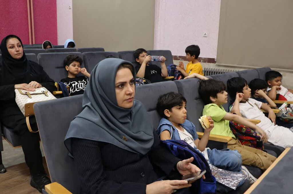 آیندهای سبز با دستان کودکان؛ ویژهبرنامه روز جهانی بدون پلاستیک در رشت