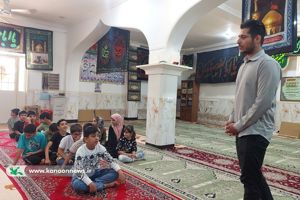 بازدید مدیرکل کانون استان بوشهر از کتابخانه سیار روستایی دشتستان