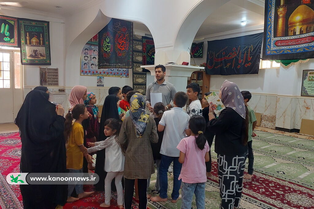 بازدید مدیرکل کانون استان بوشهر از کتابخانه سیار روستایی دشتستان