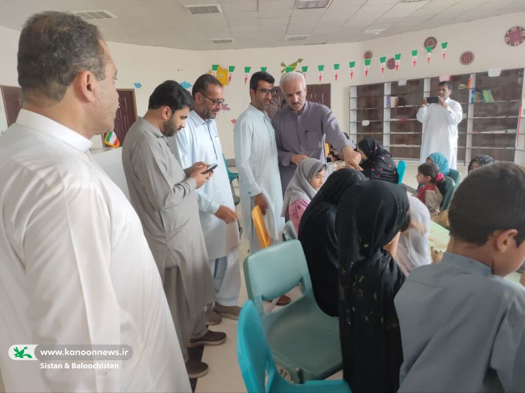 بازدید مسئولان محلی از مرکز فرهنگی هنری سیب و سوران(سیستان و بلوچستان) و تاکید بر نقش اثرگذار کانون در رشد نسل آینده