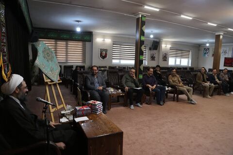 شعرخوانی شاعران نوجوان کانون در حضور نماینده ولی فقیه در استان همدان