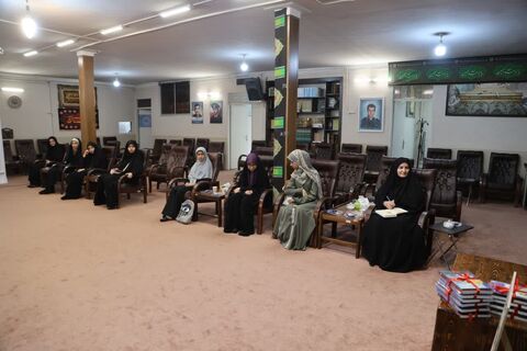 شعرخوانی شاعران نوجوان کانون در حضور نماینده ولی فقیه در استان همدان
