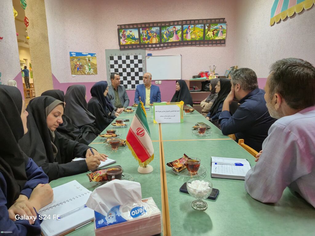 نشست هم‌اندیشی با مدیران مدارس شهرک امام در مرکز شماره ۲ گرگان