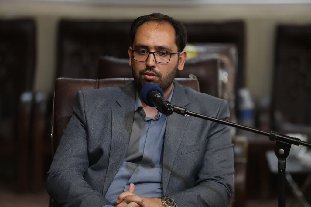 شعرخوانی شاعران نوجوان کانون در حضور نماینده ولی فقیه در استان همدان