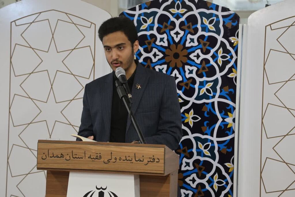 شعرخوانی شاعران نوجوان کانون در حضور نماینده ولی فقیه در استان همدان