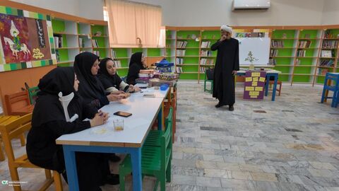 دوره بازی های فکری برای مربیان مراکز فرهنگی هنری کانون استان قم