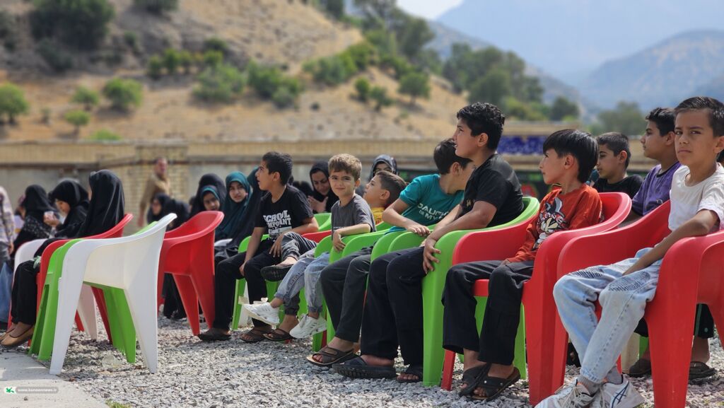 سفر به اندیشه های عاشورایی با تماشاخانه سیار در دهستان کریک