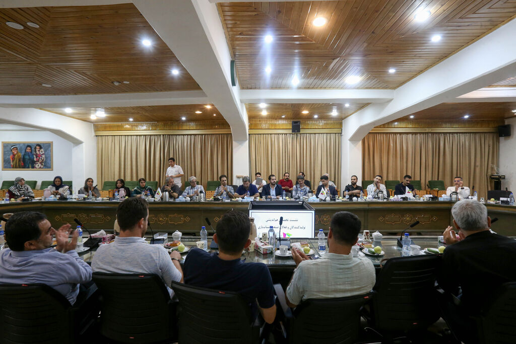 نشست تخصصی هماندیشی فعالان صنعت اسباببازی با مدیرعامل کانون برگزار شد