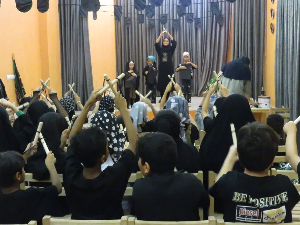 کانون با بهره گیری از ابزارهای فرهنگی، هنری و ادبی مفاهیم ارزشمند نهضت عاشورا را به زبان کودکان آموزش می دهد