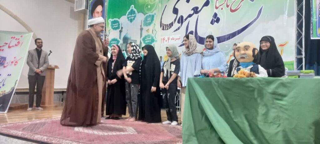 "تجمع نشاط معنوی" با حضور روحانی شبکه پویا در سنقر