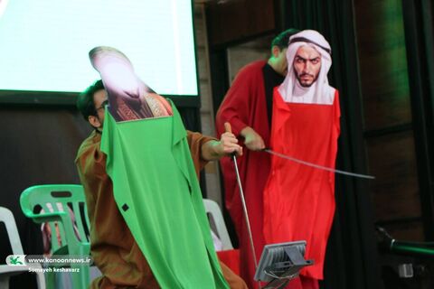 روز دوم اجرای تماشاخانه سیار با نمایش «قصه‌های واقعی» در شهر صدرا