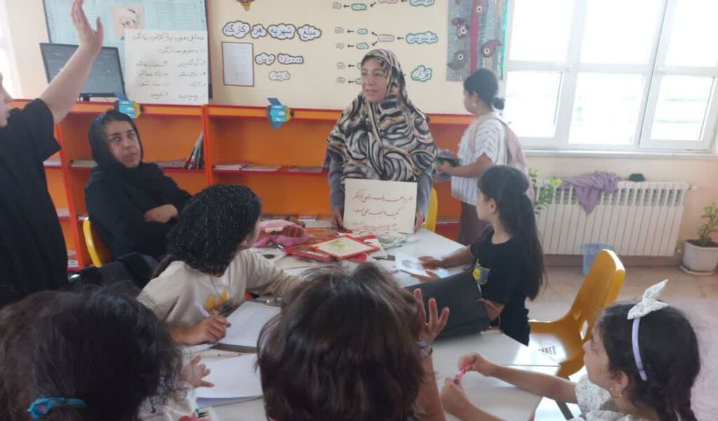 برپایی نمایشگاه پوستر عفاف و حجاب در مرکز روانسر