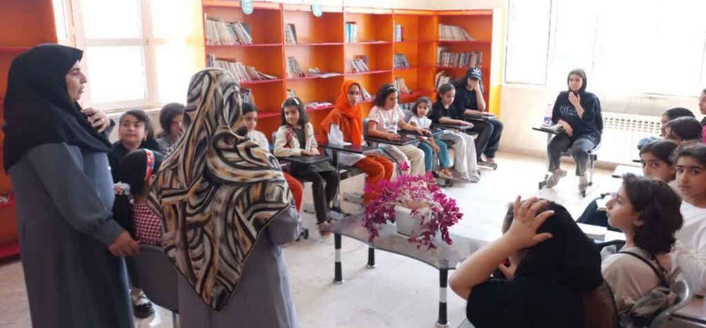 برپایی نمایشگاه پوستر عفاف و حجاب در مرکز روانسر