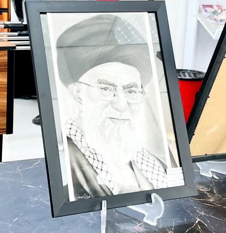 نمایشگاه آثار عضو نوجوان مرکز ثلاثباباجانی جلوهای از ایثار و افتخار