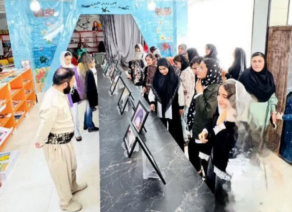 نمایشگاه آثار عضو نوجوان مرکز ثلاثباباجانی جلوهای از ایثار و افتخار