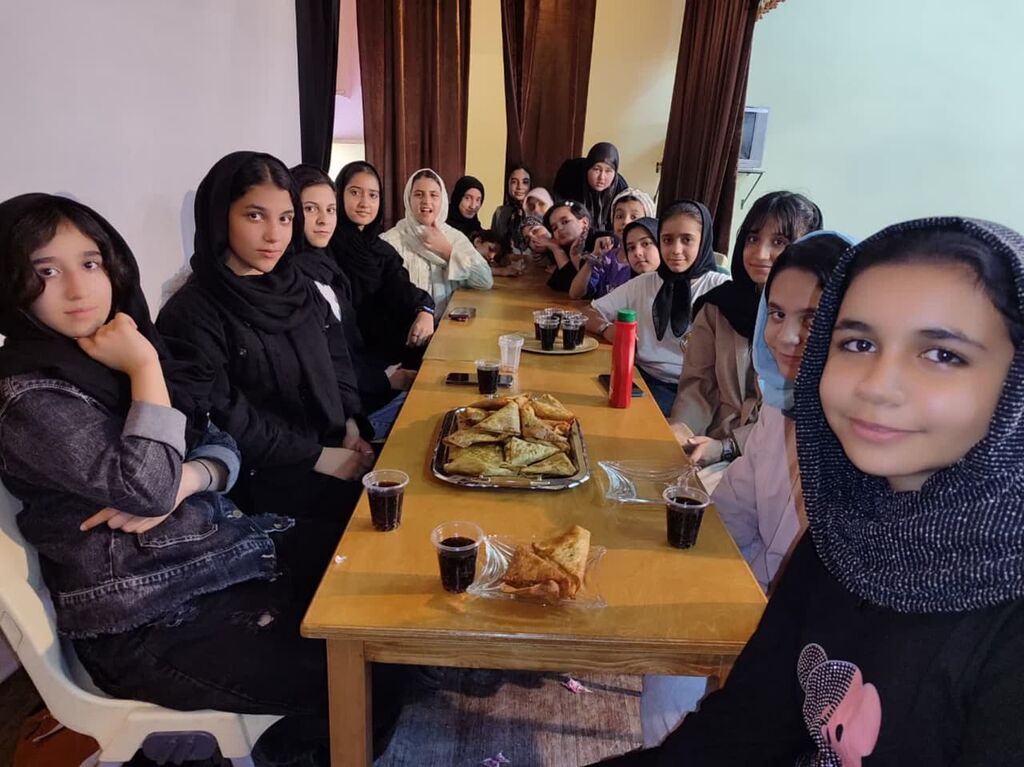 کارگاه پخت سمبوسه با حضور اعضا و والدین مرکز فرهنگی کاشمر