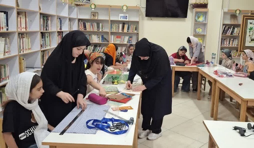 دستسازههای کودکان و نوجوانان استان اصفهان، به زائران اربعین تقدیم میشود