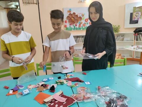 گزارش تصویری ساخت دست‌سازه‌های کودکان و نوجوانان استان اصفهان برای زائران اربعین حسینی