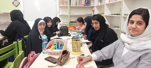 گزارش تصویری ساخت دست‌سازه‌های کودکان و نوجوانان استان اصفهان برای زائران اربعین حسینی