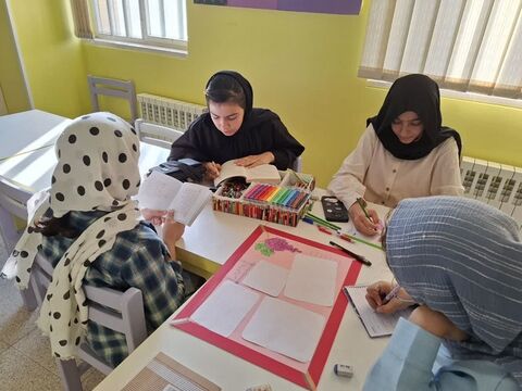 گزارش تصویری ساخت دست‌سازه‌های کودکان و نوجوانان استان اصفهان برای زائران اربعین حسینی