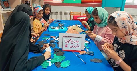 چند نما از برگزاری پویش خوبان؛ دست سازه‌های حسینی(ع) در مراکز فرهنگی و هنری کانون استان قزوین