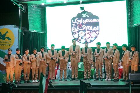 استقبال پرشور کودکان شیرازی از اجرای برنامه‌های مختلف فرهنگی در تماشاخانه سیار