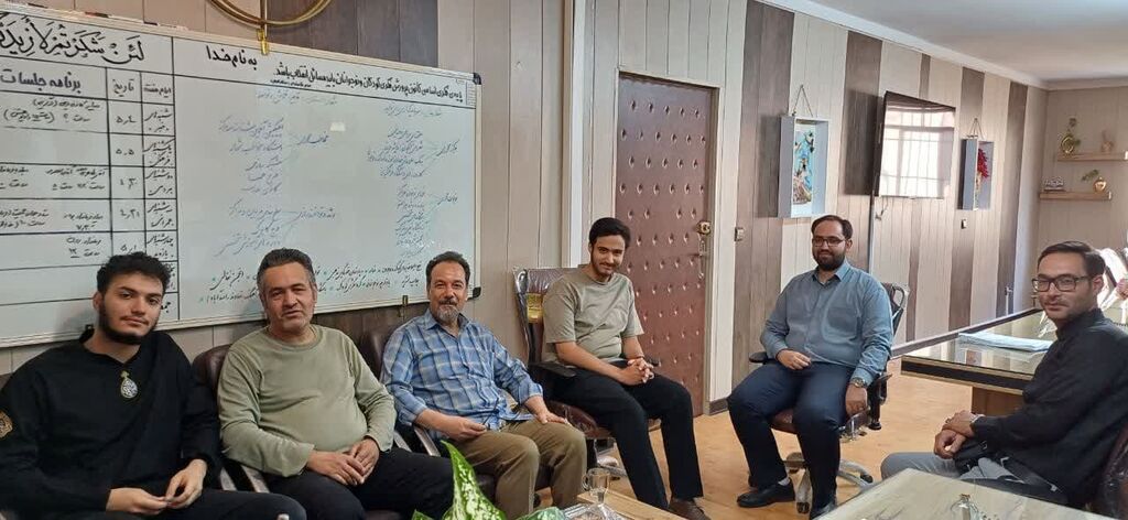 همدان در قاف شعر؛ نوجوانان و مربیان شاعر کانون راهی پایتخت ادب شدند