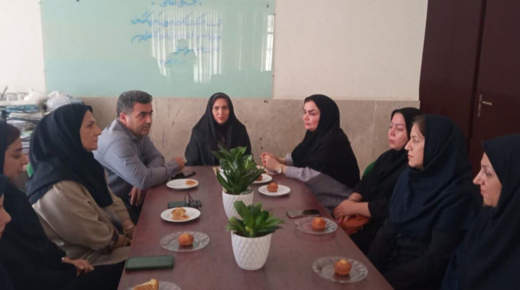 تجلیل از خانواده شهید و جانفشانی کارکنان بهزیستی قصرشیرین در جنگ ۱۲روزه