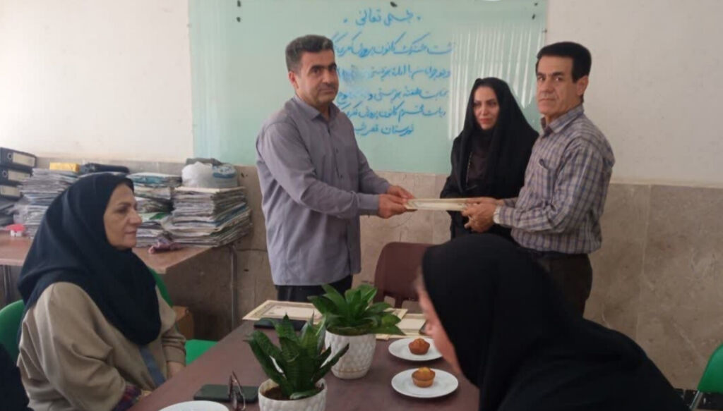 تجلیل از خانواده شهید و جانفشانی کارکنان بهزیستی قصرشیرین در جنگ ۱۲روزه