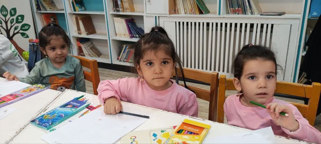 برگزاری کارگاه نقاشی همدلی با حضور چندقلوها در مرکز فرهنگی قوچان