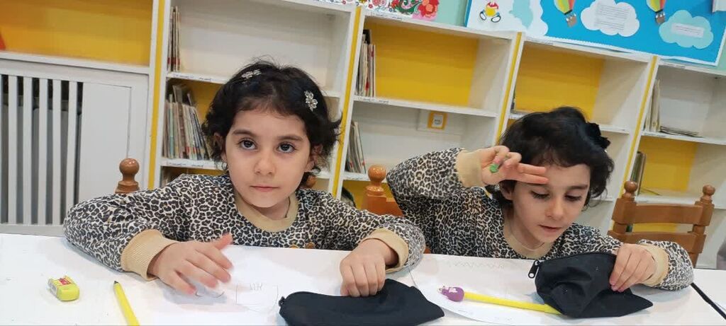 برگزاری کارگاه نقاشی همدلی با حضور چندقلوها در مرکز فرهنگی قوچان