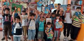 استقبال اعضای کانون کرمانشاه از امانت کتاب