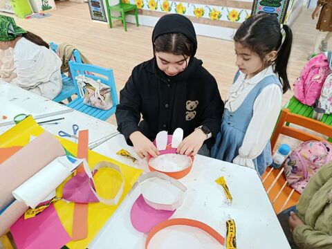 ساخت کلاه آفتابی در کارگاه کاردستی مرکز فرهنگی تایباد