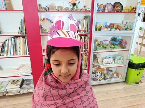 ساخت کلاه آفتابی در کارگاه کاردستی مرکز فرهنگی تایباد