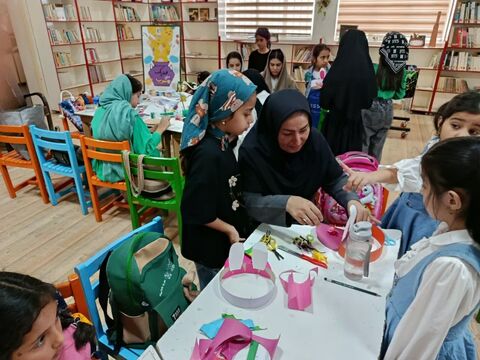 ساخت کلاه آفتابی در کارگاه کاردستی مرکز فرهنگی تایباد