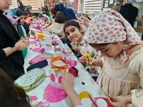 ساخت کلاه آفتابی در کارگاه کاردستی مرکز فرهنگی تایباد