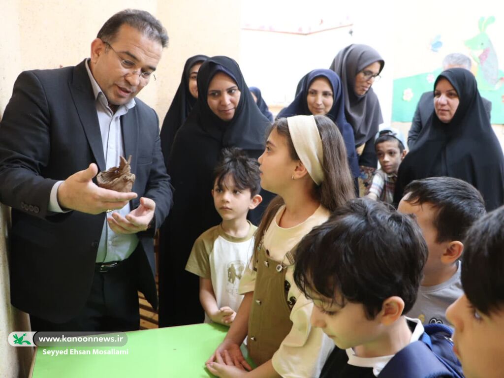 حضور گرم فرماندار گنبدکاووس در میان کودکان و نوجوانان کانون حضور گرم فرماندار گنبدکاووس در میان کودکان و نوجوانان کانون