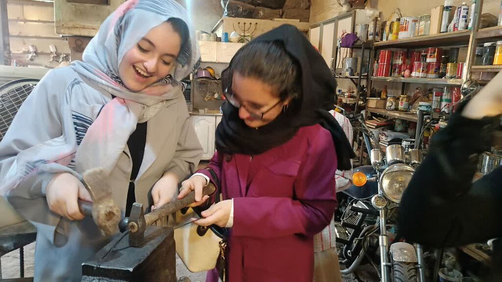 شور آفرینی هنر در بازدید نوجوانان البرز از کارگاه اساتید برجسته