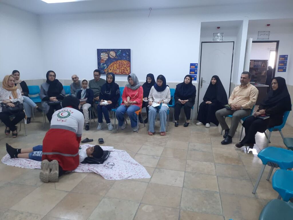 نشست آموزشی «کمک‌های اولیه مبتنی بر نیازهای روز» در کانون البرز