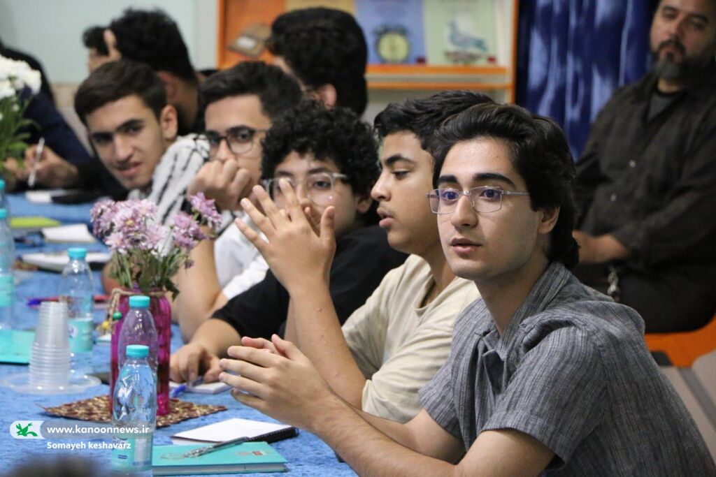 آغاز اردوی آموزشی پسران عضو باشگاه شعر «قاف» کانون در شیراز