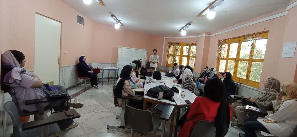 «حرفهای خودمانی» و «خوانش و نقد نمایشنامه» در کانون کرمانشاه